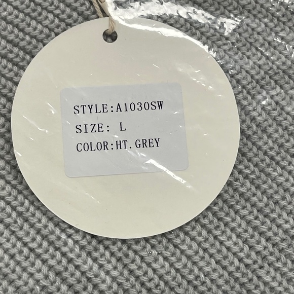 La February Sleeveless Grey and White Knit Top w/ Rolled Edge Hem - Large - NWT - Picture 6 of 6